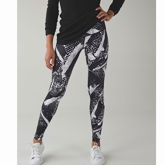 lululemon athletica Pants - Lululemon Wunder Under Pant III Size 2